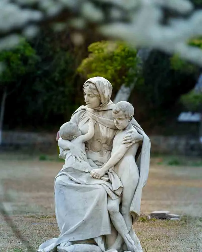 A statue of a mother and her two children